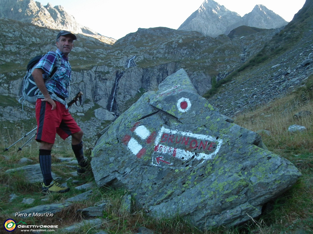 05  Sentiero Italia 225 per Passo di Valsecca e  Rif. Brunone.jpg
